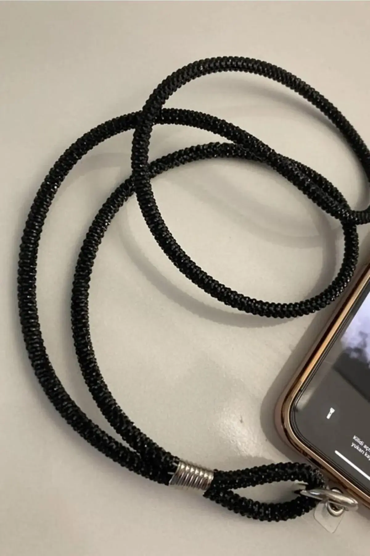Swarovski Taşlı Siyah Ip Telefon Boyun Askısı