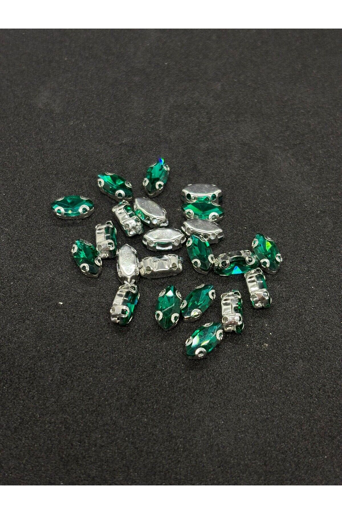 7x15(1.5 Cm) Mekik Kasalı Dikme Cam Taş 50 Adet Gümüş Kasa Zümrüt Yeşil Cam Taş