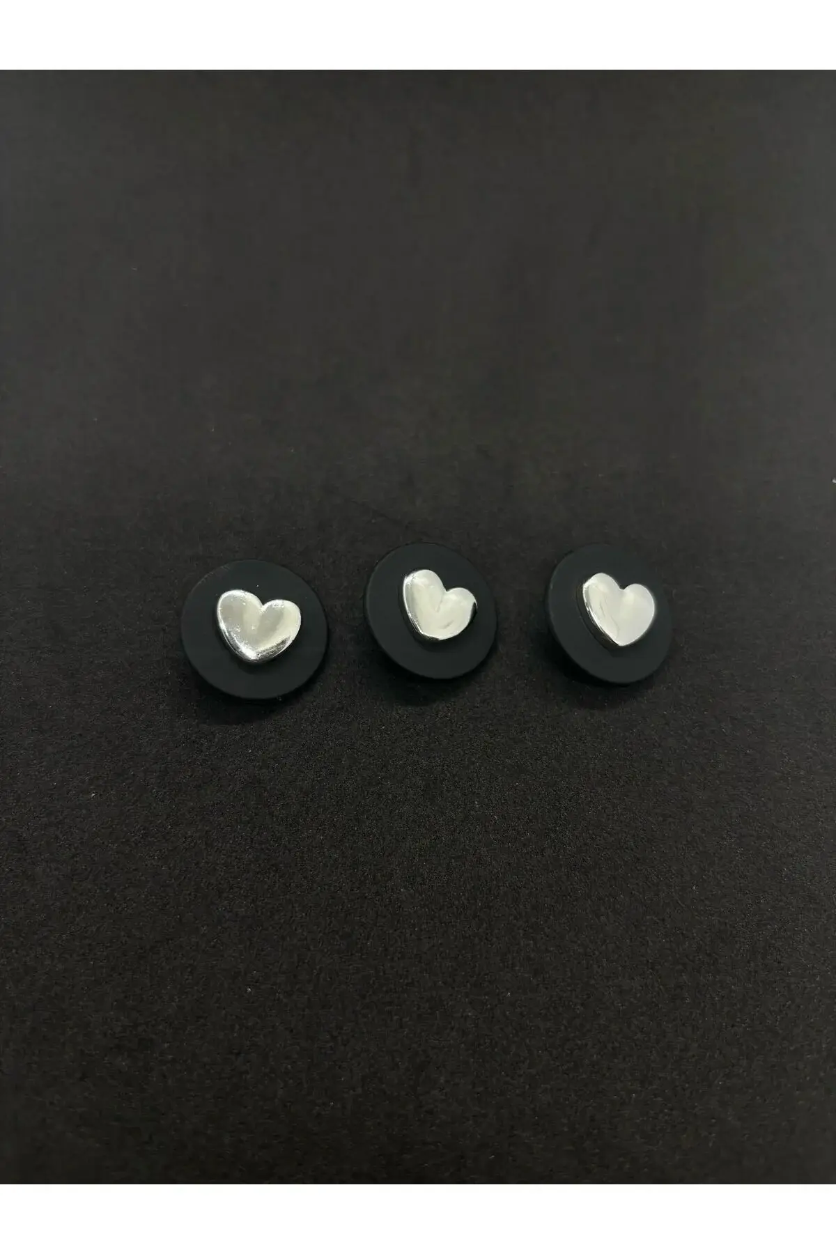 Siyah Üstüne Gümüş Kalp Düğme 3 lü Özel Tasarım Düğme 2,3cm(BD11)