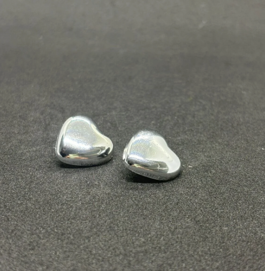 Gümüş Kabartmalı Kalpli Bombeli Tasarım Düğme 2 cm.(2 adet)