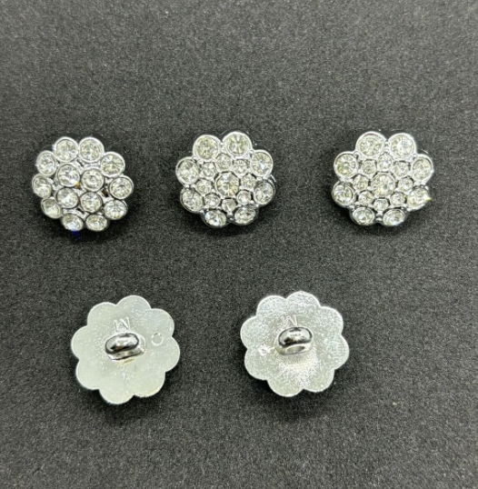 Özel Tasarım Gümüş Kasa Çiçek Desenli Taşlı Düğme 5 Adet (1,5 cm)
