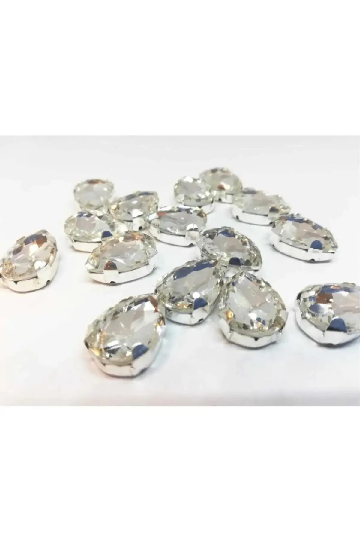 13x18(1.8cm) Kasalı Dikme Damla Cam Taş Beyaz(20 Adet)