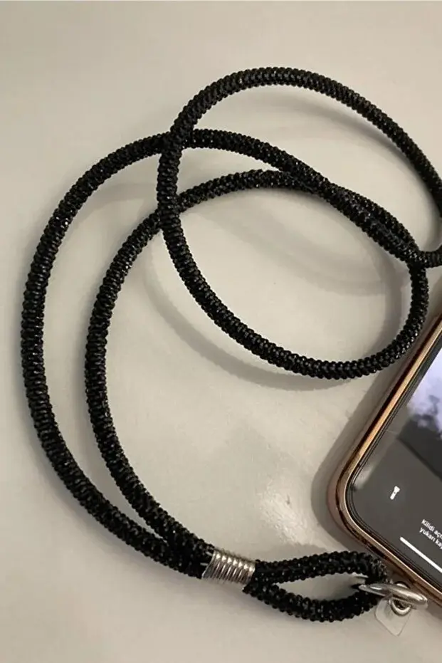 Swarovski Taşlı Siyah Ip Telefon Boyun Askısı
