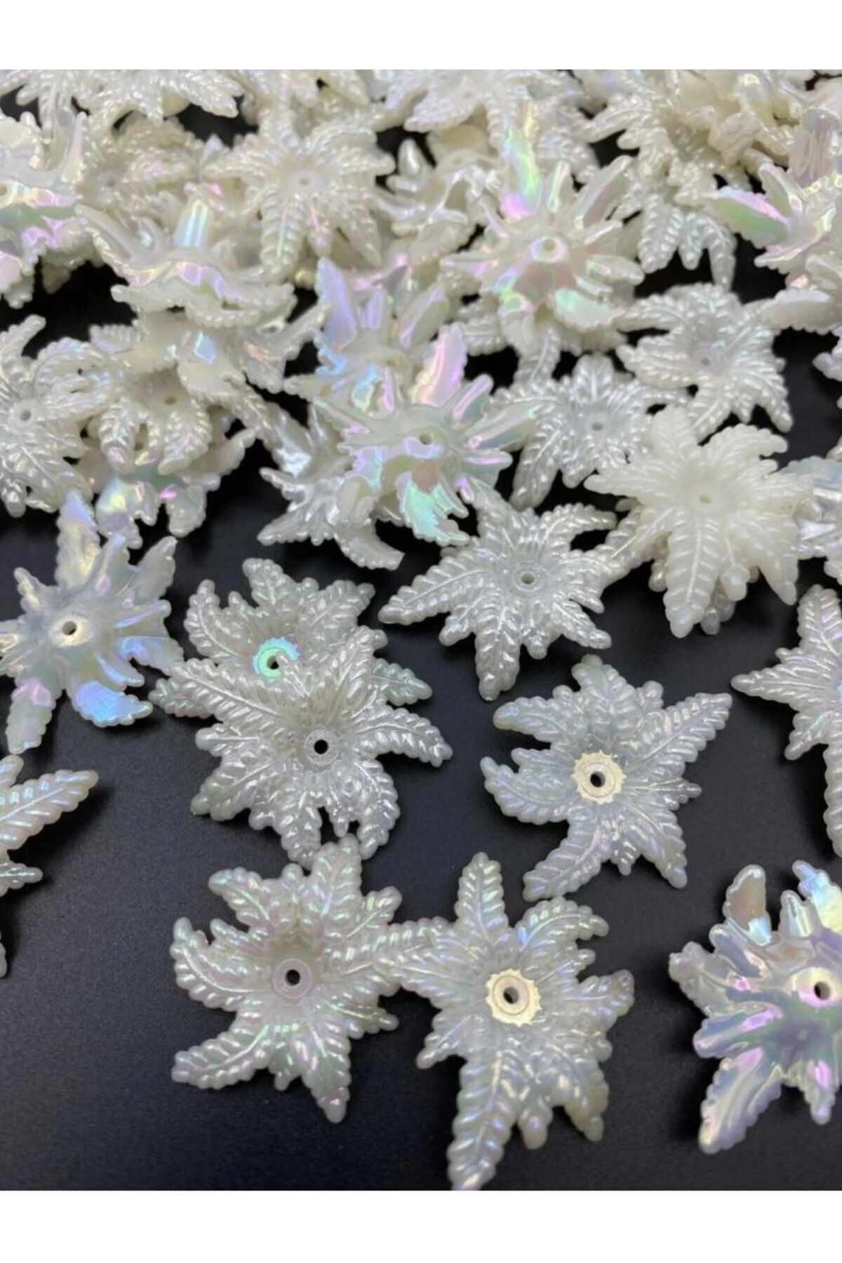 Akrilik Sedefli Janjanlı İnci Çiçek Model Boncuk 30mm x 35mm (50 Adet) B:49
