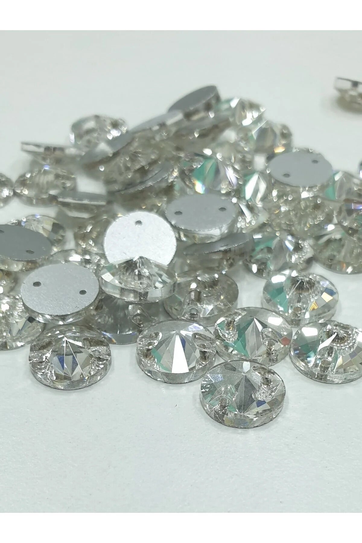 Kristal Dikme Taş 14 mm Yuvarlak Delikli 50 Adet B:100