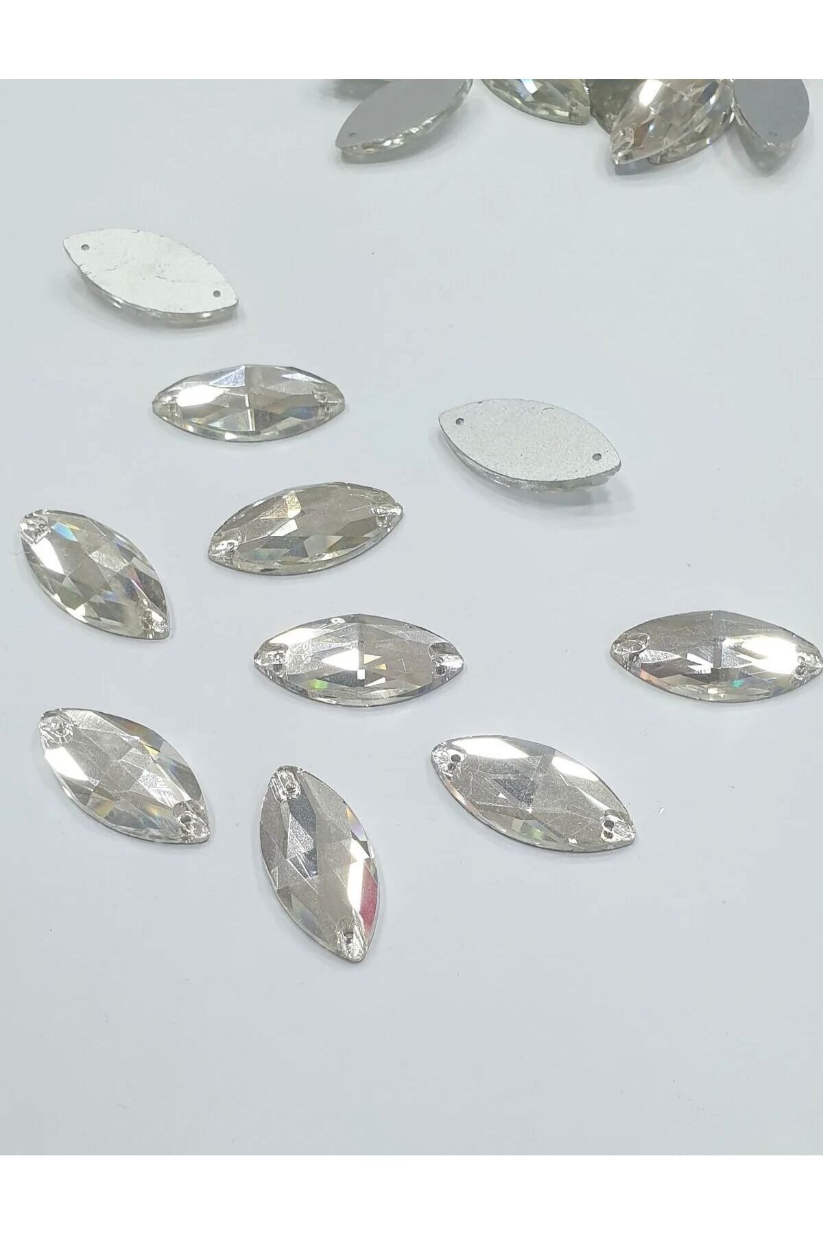 50'li Paket Parlak Kristal Akrilik Boncuk (7x15 mm, 2 Delikli) B:103