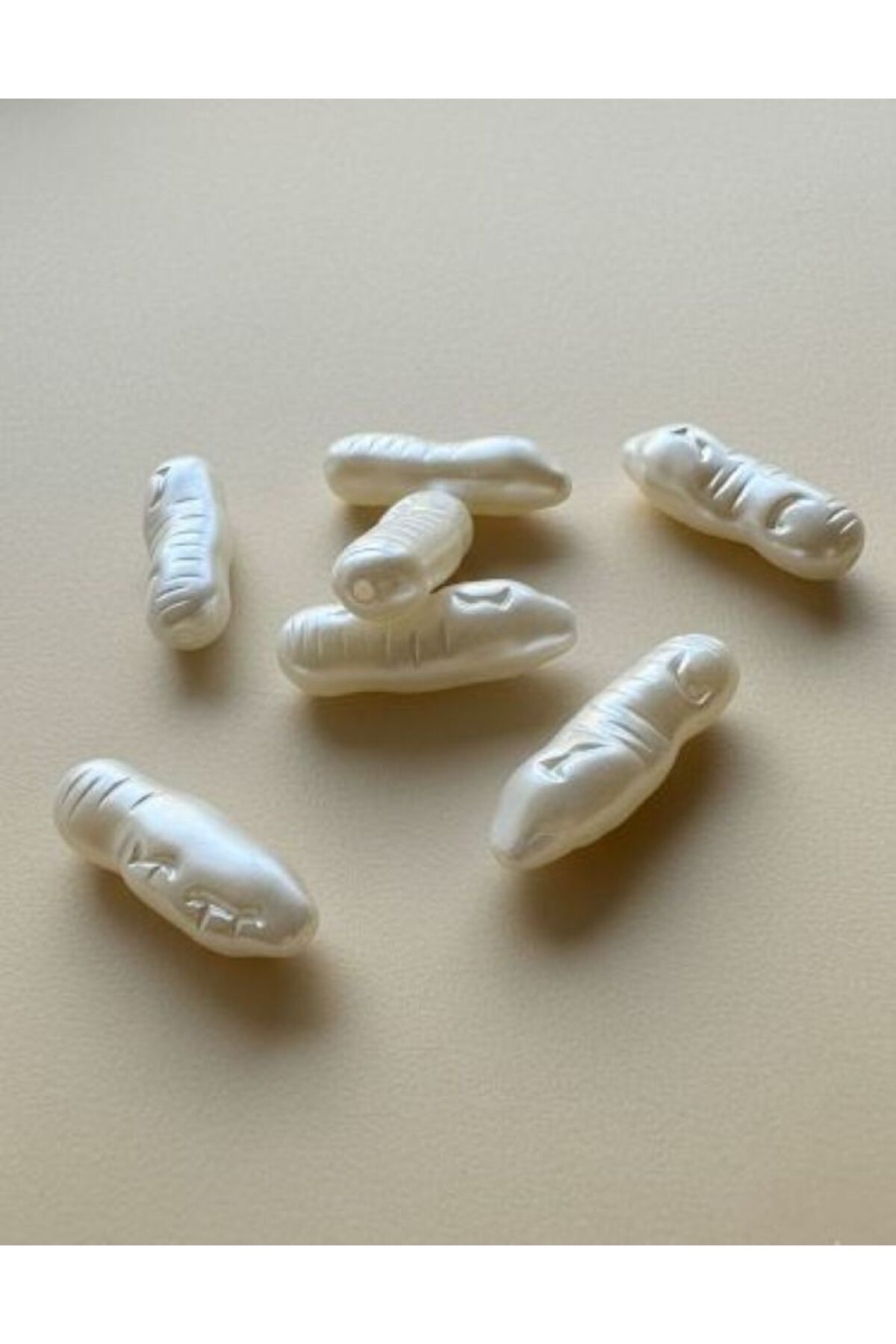 Krem Kendinden Desenli Delikli Şekilsiz İnci Boncuk 20mm 50 Adet B:68