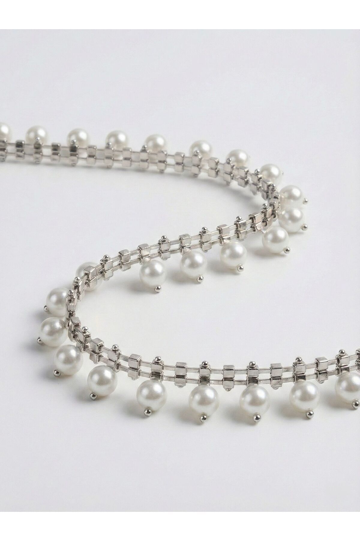 Gümüş Zincirli Akrilik İnci Şerit - Dekoratif Süsleme Malzemesi (1 Metre)