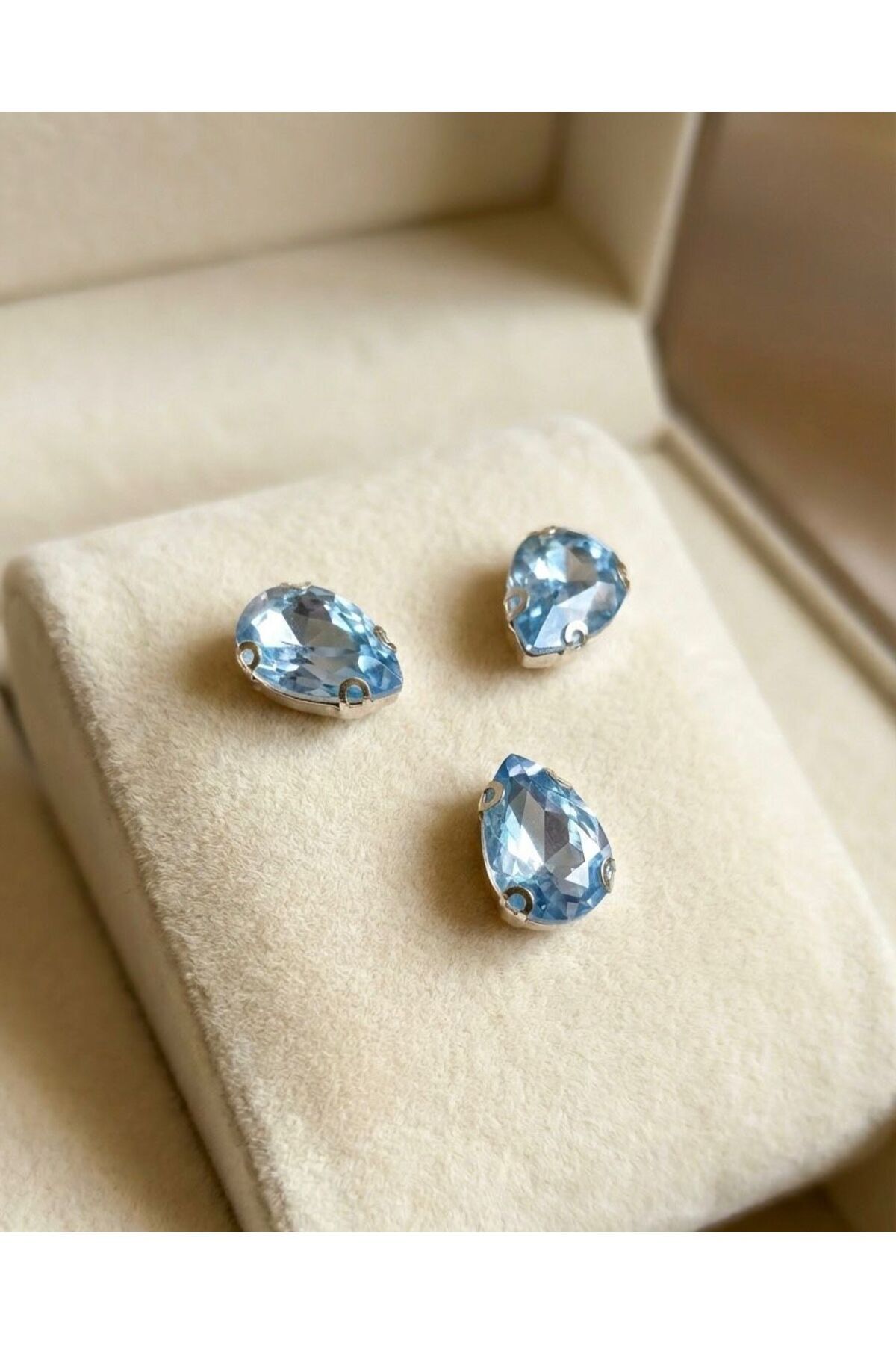 13x18mm Delikli Damla Kesim Kasalı Kristal Cam Taş - Buz Mavisi (20 Adet) - Dikmeli Boncuk