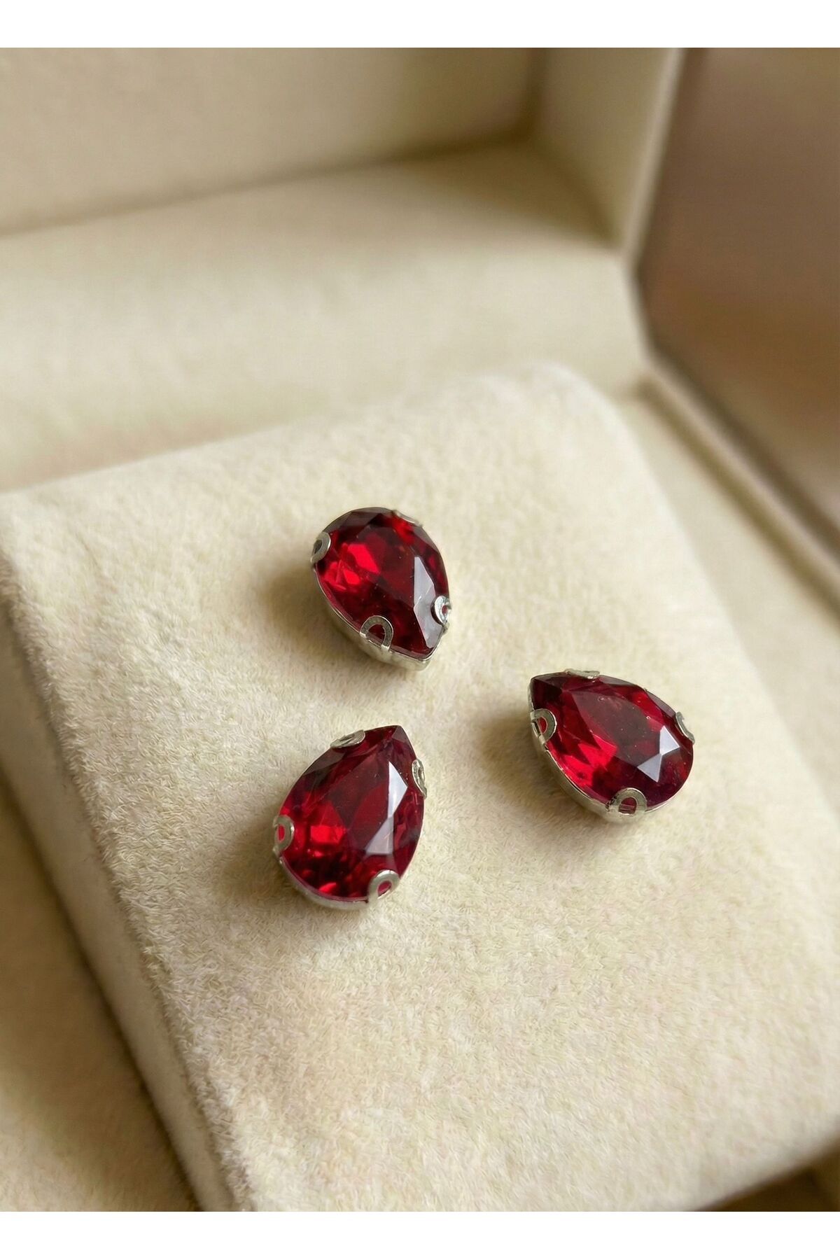 13x18mm Delikli Damla Kesim Kasalı Kristal Cam Taş - Kırmızı (20 Adet) - Dikmeli Boncuk