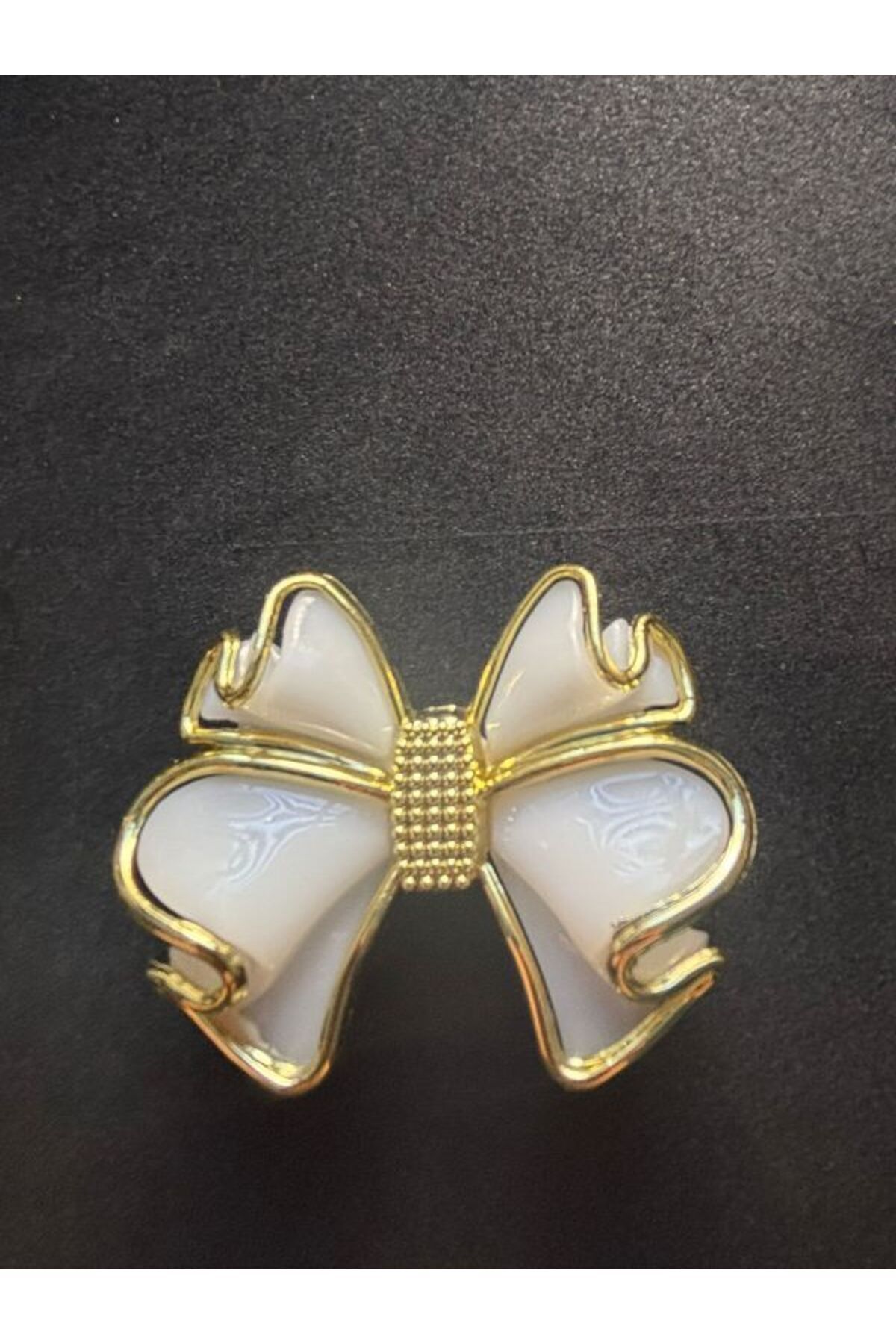 Plastik Gold Çerçeve Krem Delikli Kurdale Broş 5x6 cm (2 adet) B:45 Krem