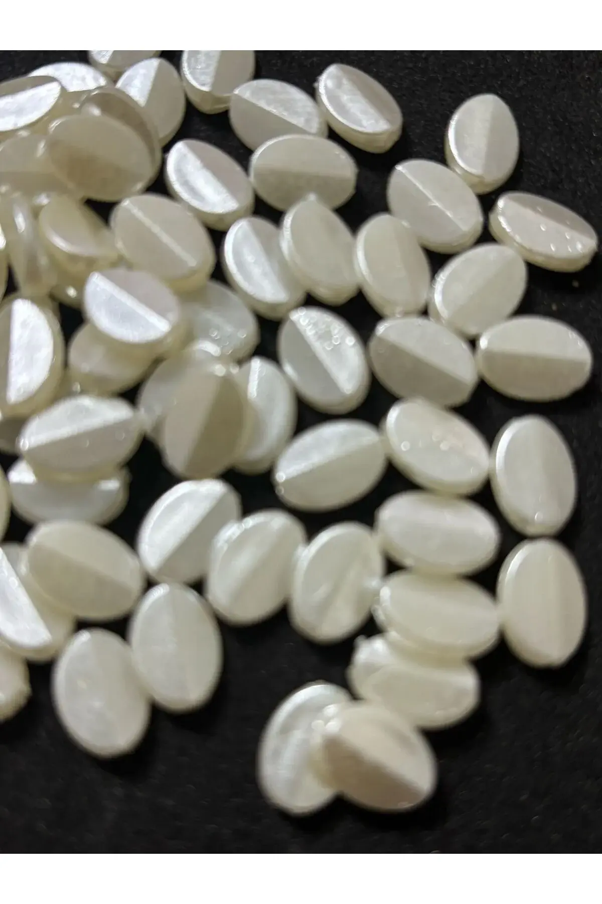 Elips Model Sedefli Krem Rengi Delikli Inci 100 Adet (10MM.) B:36