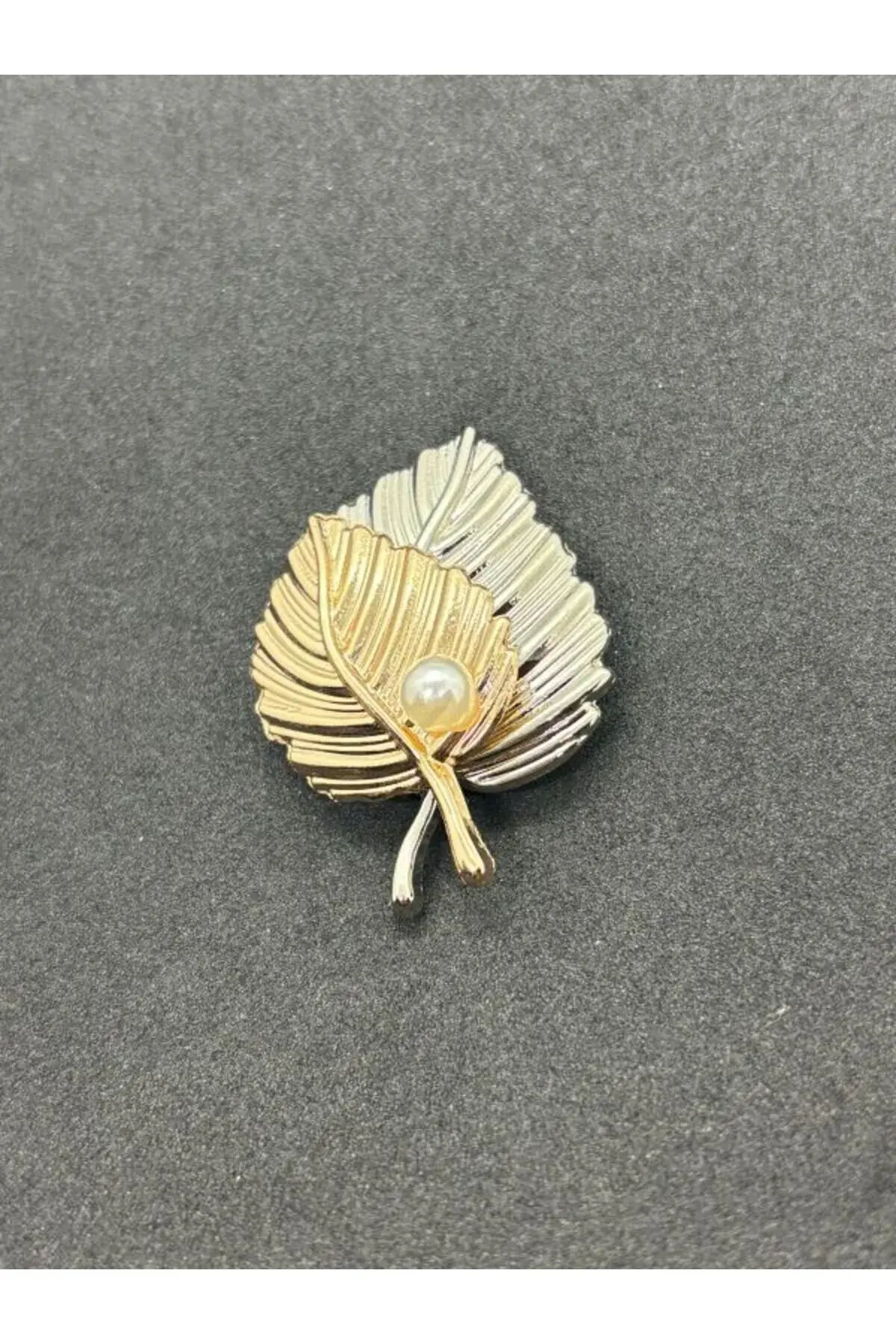 Gümüş ve Gold un Birleşimi Yaprak Model Çiçek Broş İnci Detay Dikme Broş 4 cm