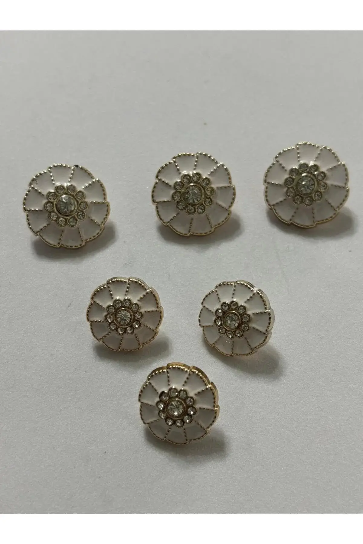 6'lı Takım 3 Büyük 2,5cm 3 Küçük 2 cm Beyaz Sedef Üstüne Taş Kaplama Gold Çizgili Tasarım Düğme BD30