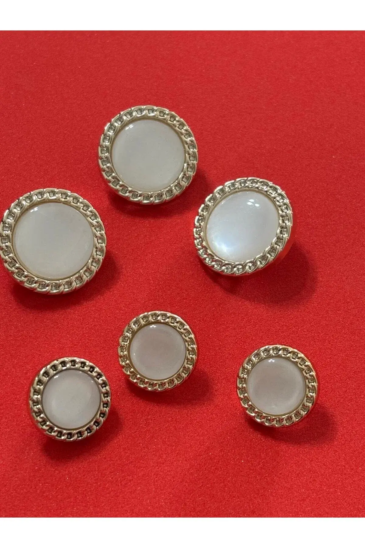 6'lı 3 Büyük 2,1 cm 3 Küçük 1,5 cm Sedef kaplama Kıvrımlı Gold Deyat içi taşlı Tasarım Düğme(BD25)